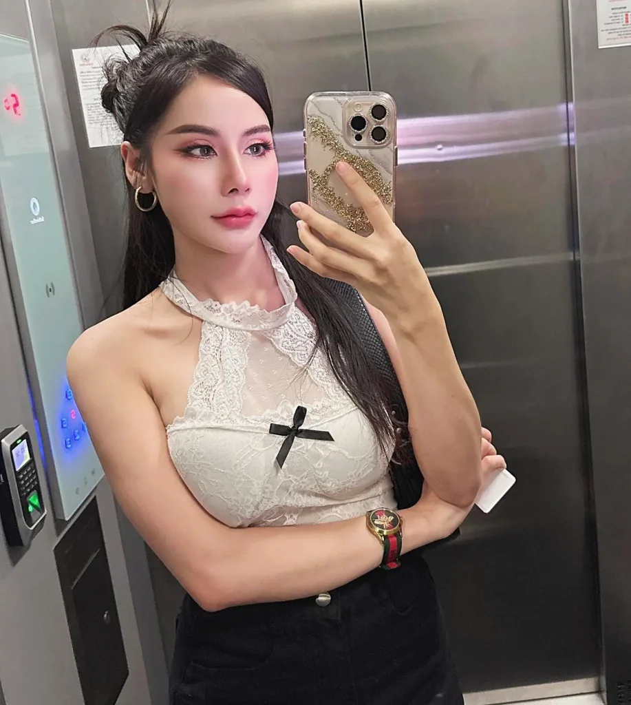 푸잉(아가씨) 뉴비지니스 가라오케